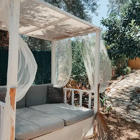 Ata Bungalow Bed and Breakfast